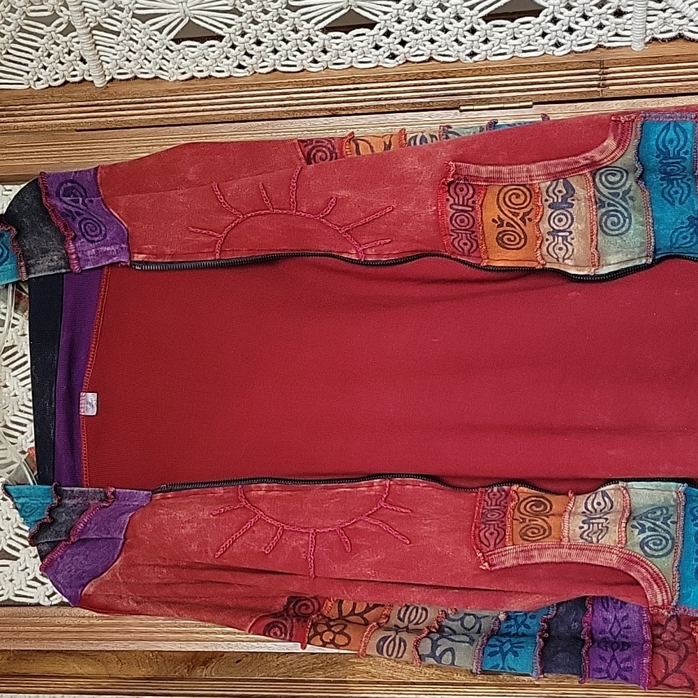 Multi colored sweatshirt with hood.Boho style. Size XL but actually seems like S - Picture 6 of 6